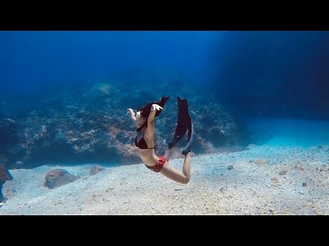【FiDive's Angels】Freediving Girl Enjoying Backward Rolls in the Crystal Sea