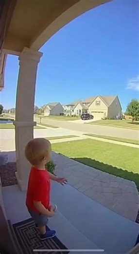 The boy accidentally blew up his neighbor's house with a balloon. This is crazy. | ESAU Mass Communication የብዙሐኑ መገናኛ