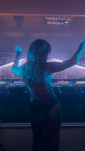 Daria Delivering at DGTL 👾 From the hardgroove trenches of techno into a trance ascension, Ukrainian selector @dar.key weaves between genres effortlessly, turning a festival set into a sonic narrative of power & uplift. One of our favorite sets of the week. Track ID: K-Series - Punk’d (K6) #dariakolosova #dgtl #amsterdamdanceevent | Techno Snobs