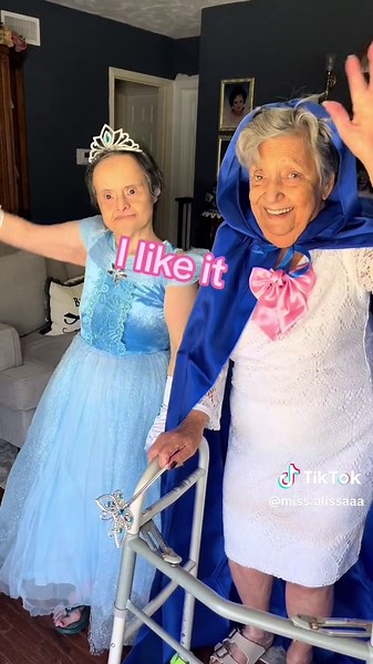 Aunt Mary and Abuela Carmen Halloween Costumes | Disney Fun