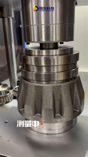 Truck wheel hub axial clearance testing machine