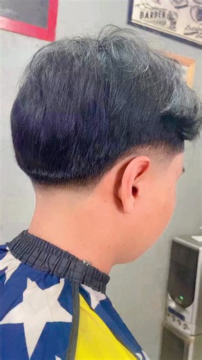 Riyu Zaqir Ahda on Instagram: "Haircut #easytrickie #easytechnique #easyhaircut #barbershop #viral #trending #haircuttutorial #fblifestyle #outline #mma #tampleshaves #brandnew #pyp #asmr,"