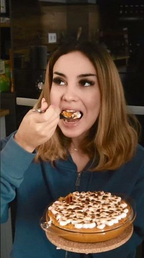Finnish Girl Tries American Thanksgiving Food For The FIRST TIME!