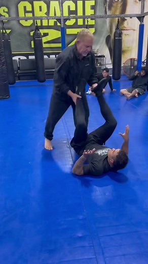 Repost from @coacherikpaulson•Guard pass to the ankle lock - #martialarts #mma #karate #fitness #bjj #kickboxing #boxing #muaythai #jiujitsu #kungfu #selfdefense #training #taekwondo #ufc #fight #judo #motivation #fighter #sport #workout #grappling #brazilianjiujitsu #blackbelt #gym #wrestling #wingchun #wushu #martialartist #mixedmartialarts #flashbackfriday | CSW Fullerton