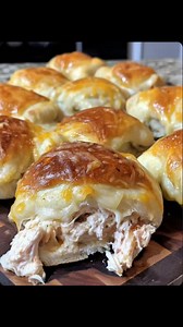 3.5K views · 20 reactions | “I made a big batch of these crescent roll-ups on Sunday and froze most. Now I just pop one in the oven for a savory breakfast—it’s a weekday lifesaver.” F.U.L.L R.E.C.I.P.E ⬇️ ⬇️ ⬇️ | Easy recipes life | Facebook