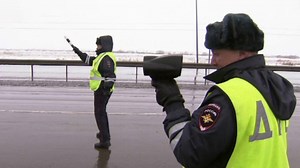 В нескольких регионах России сотрудникам ГИБДД выдали обновленные ручные радары