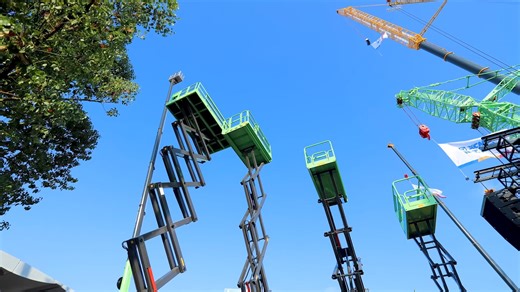 GREEN FUTURE, DRIVEN BY XCMG Green represents life, hope, and harmony—a color that is increasingly becoming the symbol of sustainable development across the globe. From bustling cities to remote landscapes, green is driving the transformation toward a more sustainable future. At bauma CHINA 2024, XCMG showcased its advancements in new energy technologies, reaffirming its commitment to green solutions. With 17 out of 18 product categories now electrified, XCMG offers a broad range of equipment, i