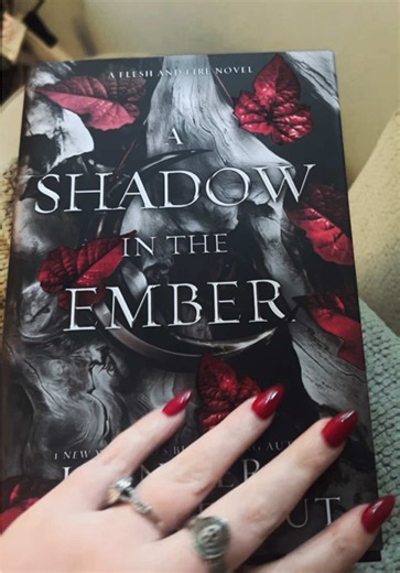 Flesh and Fire Series🔥 I loved the from blood and ash series and this prequel is adding so much more! #booktokfyp #booktok #bookrecs #ashadowintheember #romantasy