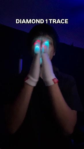 Simple trace concept ☀️Buy the Helios microlight and use code “ALOHANATION” for 10% off at @glow_leds 📚DM for gloving classes! All skills welcomed! 🦾Also check out my Patreon, for deeper educational content! | Kevin Puppety Cablay