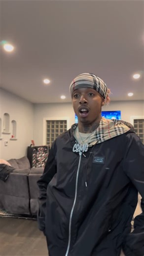 CBMG Grego on Instagram: "Cancelled Christmas🎄👎🏽 #GregGotMeDead💀 #funny #relationshipgoals #toxicrelationships #gifts #christmas #days #comedy #fyp #explorepage✨"