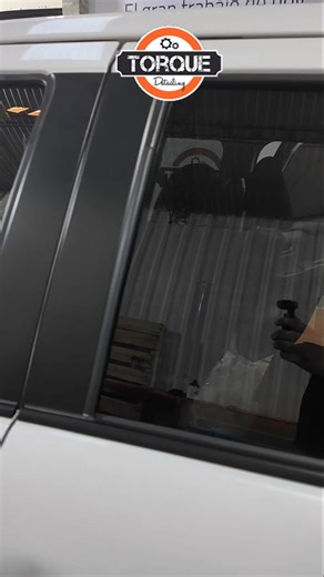 𝗧𝘂 𝗮𝘂𝘁𝗼 𝗺𝗲𝗿𝗲𝗰𝗲 𝘃𝗲𝗿𝘀𝗲 𝗰𝗼𝗺𝗼 𝗻𝘂𝗲𝘃𝗼🚗✨ 📲 𝗰𝗼𝗻𝘁𝗮𝗰𝘁𝗼: https://bit.ly/TorqueDetalling-contacto En Torque Detailing te mostramos un caso real de antes y después, donde la diferencia salta a la vista. Trabajamos con varios tonos de láminas para que elijas el estilo que mejor va con tu auto: elegante, deportivo o full discreto. 🔩 Protección 🎨 Estilo 👌 Acabado profesional 📍𝘂𝗯𝗶𝗰𝗮𝗰𝗶𝗼́𝗻: https://bit.ly/TorqueDetailing-Ubicación ¿Listo para transformar el tuyo? Es