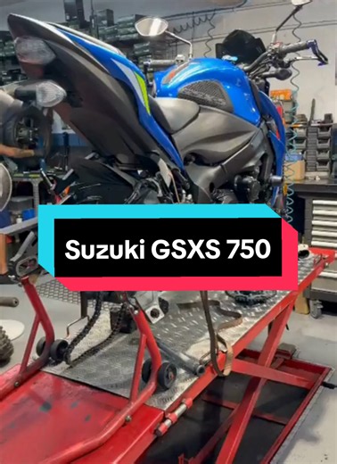 Suzuki GSXS 750 review and riding tips