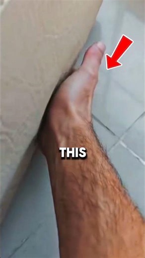 this man hand germs 😳