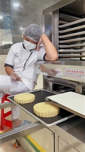 The slowest work pace in the network: Are there still vacancies at the mooncake factory?