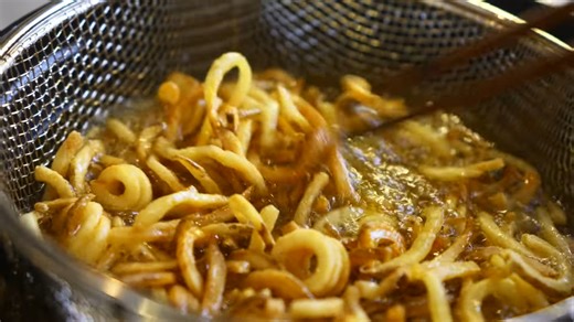 3 steps to perfect crispy curly fries at home