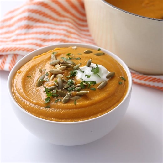 Roasted Butternut Squash and Red Lentil Soup 🎃🍂 A soup that squashes the competition 😋 Creamy, hearty, and topped with yogurt, pepitas, and fresh herbs! Find the recipe in the comments. | Spoonful of Flavor
