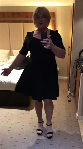 A short video without sound , just got ready to go out clubbing/ dancing