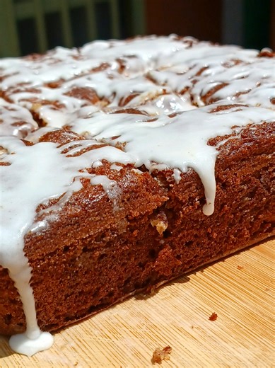 Ingredients for the cake * 3 ripe bananas * 1/2 cup (113gram) melted brown butter. Just melted butter works as well (you dont have to brown it but dont add water if you didn't brown it) * 3/4 cup (150gram) granulated sugar or brown sugar or both (half half) * 1/2 cup (120ml/gram) yoghurt (add a teaspoon of vinegar or lemon juice if you are only using baking soda) * 2 eggs (room temperature) * 1tsp vanilla * 1tsp baking soda and 1/4 tsp baking powder. (You can use 1tsp of baking powder if you don