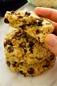 Vegan Oatmeal Chocolate Chip Cookies