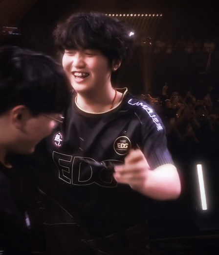EDG คว้าถ้วยแชมเปียนส์ VCTCN อีกครั้ง — น้องคังคัง aura farming