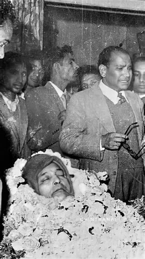 JAY BHIM on Instagram: "🥹💙 भारताच्या कानाकोपऱ्यातून तेव्हा धावपड करत या भुमीवर माणसं आली... कित्येक अश्रू या भुमीवर पडले जेव्हा बाबासाहेबांची चिता जळाली... सारे कामं, सारा गावं, सारं सारं दुखमय होत जनता सारी रडली... आणि स्मशान भुमीची सारी अंधश्रद्धा बाबासाहेबांच्या मृत्युने मोडली...💙💐 महामानव.💙❤️🕊️ #drbabasahebambedkar 𝗞𝗘𝗘𝗣 𝗟𝗢𝗩𝗘 𝗔𝗡𝗗 𝗦𝗨𝗣𝗣𝗢𝗥𝗧 💚🖐🏻 𝗨𝗦𝗘 𝗛𝗘𝗔𝗗𝗣𝗛𝗢𝗡𝗘𝗦 𝗙𝗢𝗥 𝗕𝗘𝗧𝗧𝗘𝗥 𝗤𝗨𝗔𝗟𝗜𝗧𝗬 ❤️🎧 ____________________ @admin.sidd _____________________ .ᴊᴀ