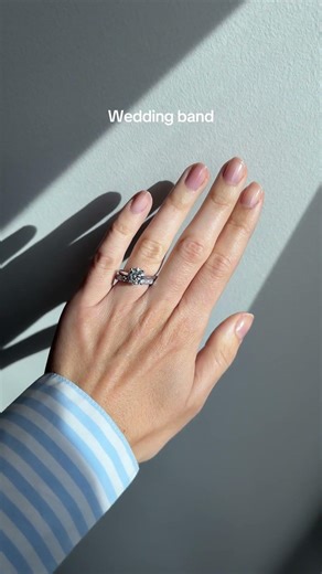 How to style a round engagement ring