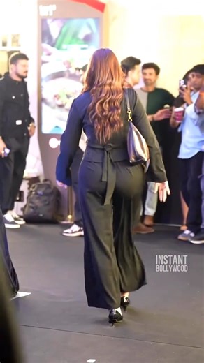 Ayasha Khan 🔥🔥