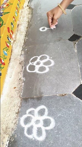 Simple Elegant border design for beginners#Simple border rangoli # kolam # border muggulu#viral