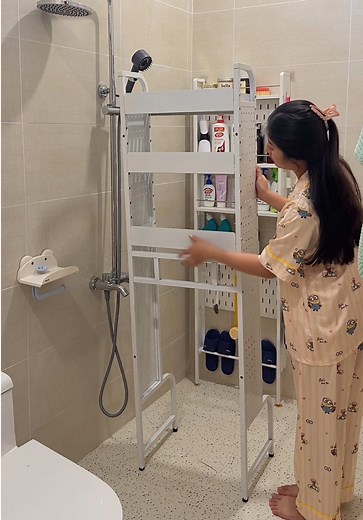Trang trí phòng tắm nhỏ: cách tận dụng kệ đựng mỹ phẩm thông minh
