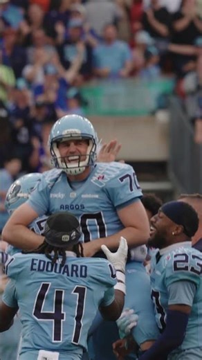 Bench reaction to Lirim’s game-winning field goal with no time left 🎯