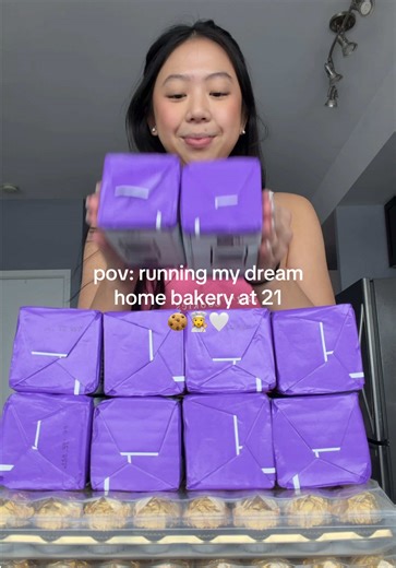 11 hour shift in the kitchen after morning classes. if you’re a home baker wanting to start taking orders, bake once a week, comment SYSTEM and i’ll send you my starter guide👩‍🍳🤍 #cookiebusiness #bakingbusiness #homebaker #bakers #dreambusiness