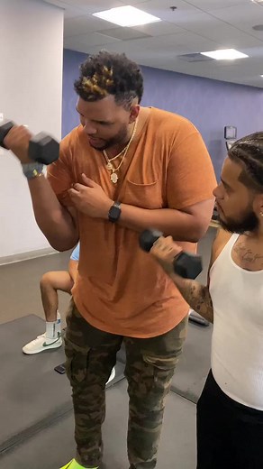 Papi hires a trainer 🤦🏽‍♂️ w/ @mason_foreign_718 @fitnesslifestyles_ #gym #strong #fitness #funny #laugh #viral #comedy #latino #fight #love