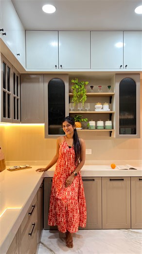 PS Design Studio on Instagram: "Morden English Kitchen Design….❤️ Design by - @ps.design_studio #interior #instagram #kitchen #tandem #tandemkitchen #kitchendesign #kitchendecor #kitchendecor #kitchenidea #virel #viralvideos #punecity #hyderabad #mumbai #trendingreels"