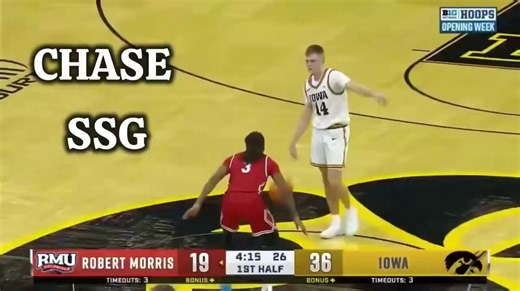 Ben McCollum & Iowa Hawkeyes men's basketball“Chase Action” + SSG (Throw + Go) 🔥• Empty Chase “2’s”• Chase Exit “4’s”• Chase Drop “3’s”• Chase 2v1 “Install”Simple. Game-speed. Forces reads & real decisions.This is how you TEACH offense.Big-time work by @dustinaubert — must follow.