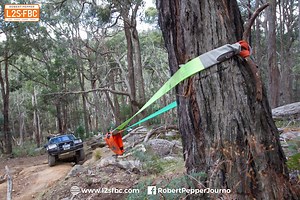 You can get mechanical advantage from a snatch block that doesn't move