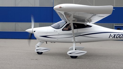 Safe and easy to fly with beauty, inside and outside. With its up-to-date technology, composite fuselage and pleasant flying qualities, the #P92 Echo MkII offers strength, reliability, and the ability to flex in flight. What’s your favorite version, blue and black or gold and dark blue? ➡️ https://bit.ly/2IxoGA6 #Aircraft #Italian #Tecnam | Tecnam Aircraft