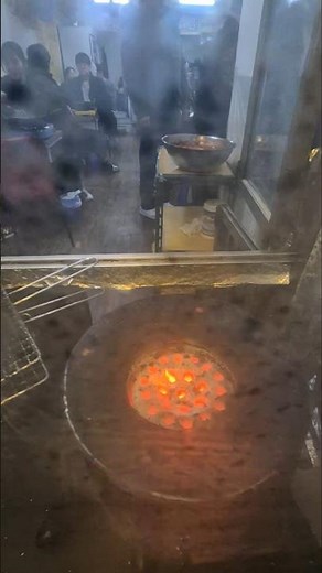 연탄재 함부로 발로 차지 마라. 너는 누구에게 한 번이라도 뜨거운 사람이었느냐. 안도현 詩 반성해라.