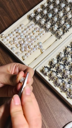 Real Pearls Check： Gently scrape the surface — real pearls produce fine pearl powder. Wipe it off, and the pearl returns to its original shine. | Dholt Design