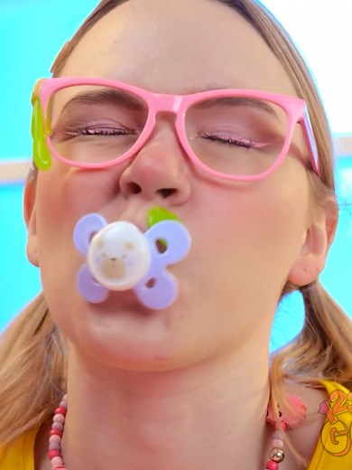 Daughter needs to take her medicine! #parenting #flu #parentinghacks #pacifier #sketch #hack #doctor #123go