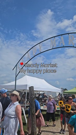 When I'm visiting my parents I HAVE to go to the Keady Market. It's my happy place for outdoor anitiqes, thrifting, and the best kettle corn 🍿 | Helen Armstrong