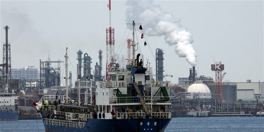 Oil Futures Fall on Reopening of Strait of Hormuz