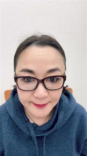 藤島 彩子 on Instagram: "緊急で動画回しました レースのプルオーバーと ベア天キャミのセットの カラーを 聞きました 是非コメント欄に 投票して下さい 1.ホワイト 2.トープ 3.グレー 4.ブラック"