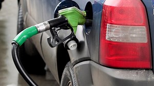 Prețurile carburanților cresc din nou. Cât costă benzina și motorina la principalii distribuitori
