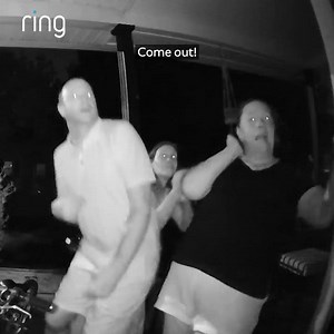 A bat flew into Rena's house, so she had to call her neighbors over for reinforcement! 🤣