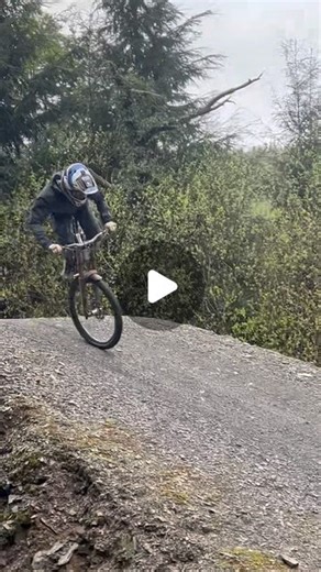 Bernard Kerr on Instagram: "Talk about modulation… @shimanomtb XTR metal #stoppiesunday"