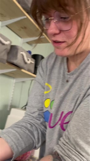 Here's a baby squirrel I got in March 2023, the victim of a tree trimming accident. She had a gnarly wound from a chainsaw on her arm and Kimberly, our Category one rehabber (licensed to intake orphaned bunnies, squirrels and opossums) and also a veterinary nurse, came over to help me with bandaging. This baby recovered and was released that summer. If you have trees that need trimming, the best time to have it done is NOW. Nests are totally visible and at this point should not contain babies, b