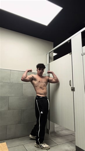 Two days left #bodybuilder #workout #flex #gym #flexing | Working Out