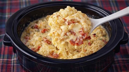 Slow cooker cheesy cauliflower and bacon recipe
