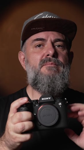 Investiția care pare prea mare, dar care deblochează *adevărata* viteză a camerelor de top! Cardurile proprietare CFexpress Type A asigură o scriere *fără cusur* – adio, pauze pentru buffer, indiferent cât de agresiv tragi cadre consecutive. Performanță de neegalat, mai ales când vine vorba de mișcări dinamice, unde efectele nedorite precum *rolling shutter*-ul dispar cu desăvârșire! O analiză brutal de sinceră asupra echipamentului esențial pentru consecvență maximă. #CFexpress #Fotografie #Vit