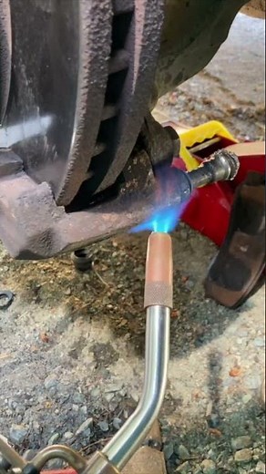 Stuck Caliper Slide Pin TIP! 🛠🔥 #diy #tips #auto